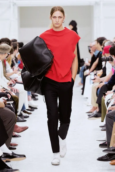 Look 11